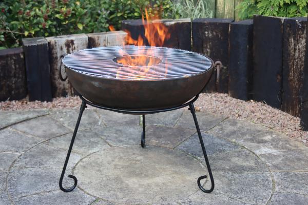 Gardeco Medium Kadai Fire Pit with Stand and BBQ Grill